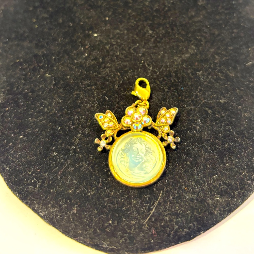 VTG Kirk’s Folly Pendant Dream Angel Cameo w/ AB Iridescent Crystal Butterflies - Picture 4 of 10